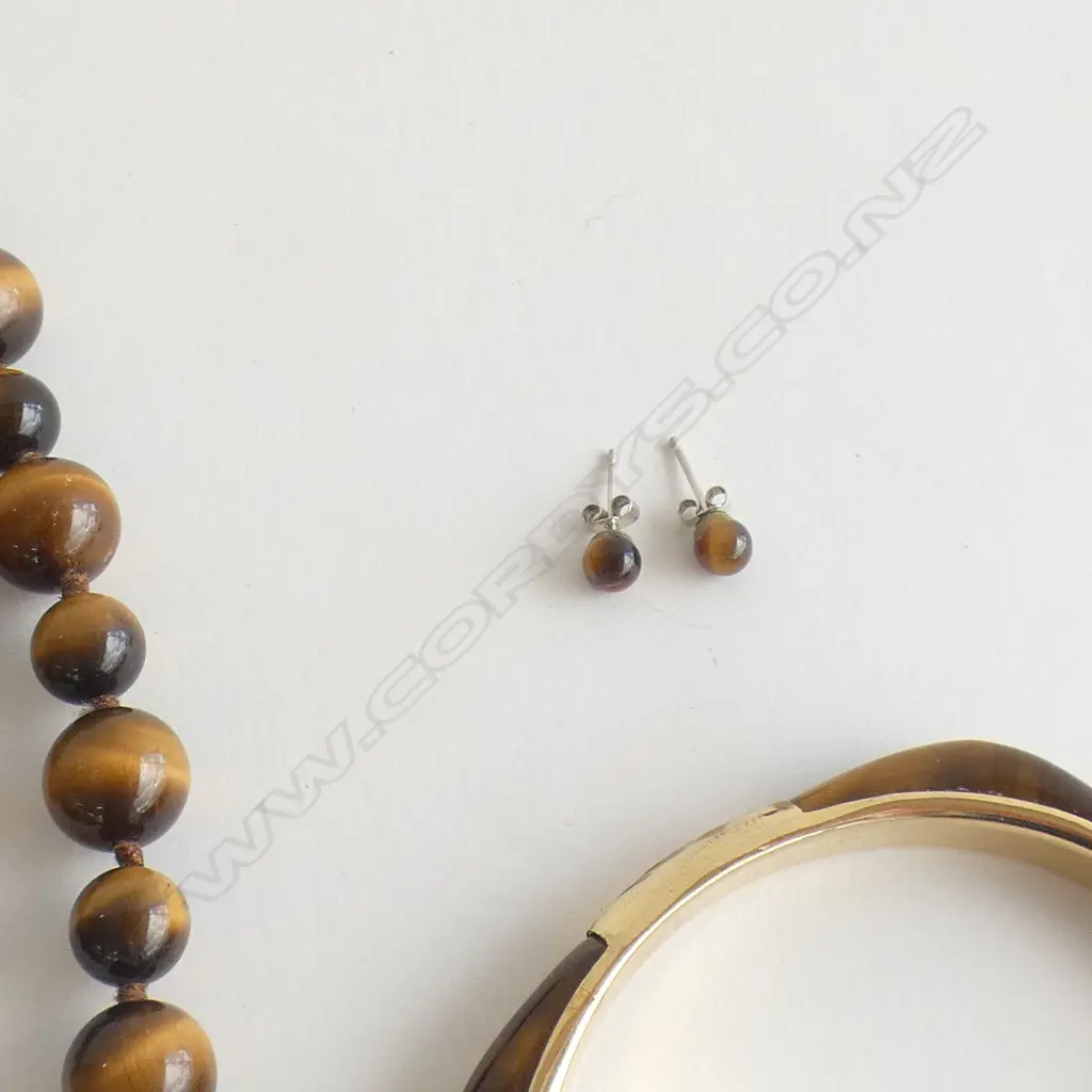 TIGERS EYE LONG NECKLACE, GOLD PLATED HINGED BANGLE & PR STUD EARRINGS Image 1++