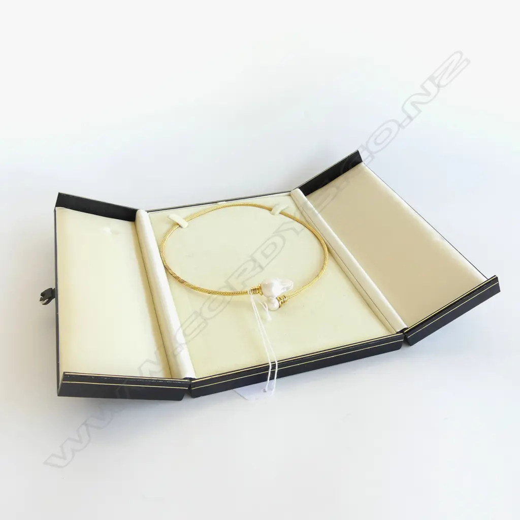 GOLD PLATE NECKLACE w. BAROQUE PEARL Image 1++
