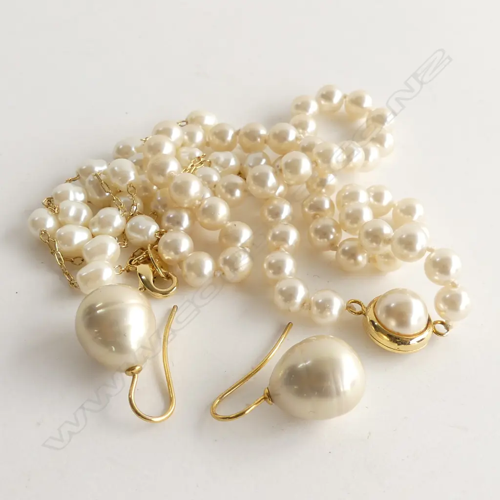 FAUX PEARL CHAIN NECKLACE (230MM), GOLD TONE FINISH FAUX PEARL CHOKER W DETAIL CLASP & PR LG FAUX PEARL STUD EARRINGS Image 1++