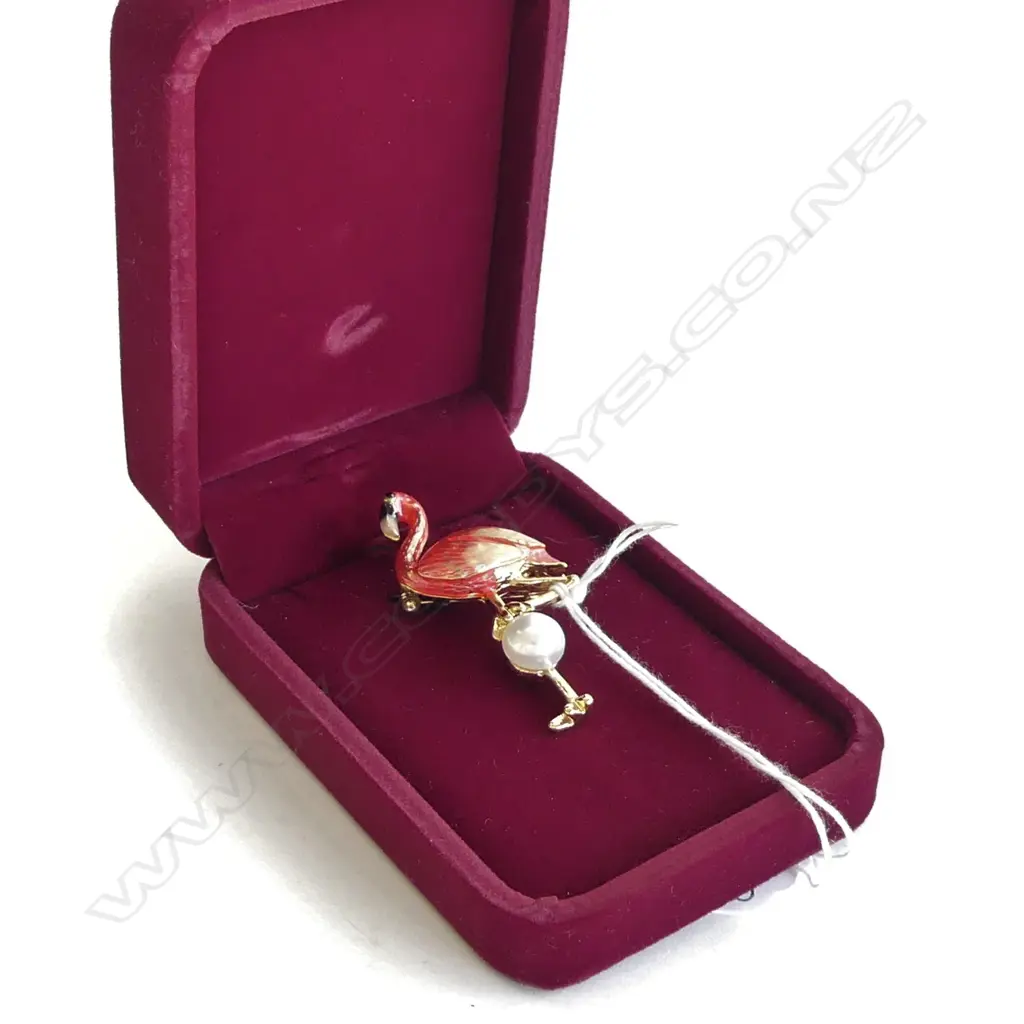COSTUME ENAMEL FLAMINGO BROOCH w. PEARL Image 1++