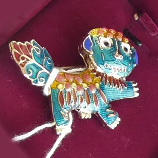 COSTUME ENAMEL CHINESE LION DOG BROOCH Image 1++