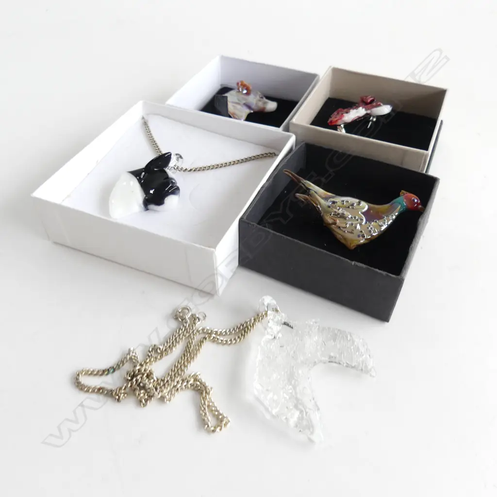 NEIL HARRIS DECORATIVE GLASS JEWELLERY; 2 PENDANTS W CHAINS & 3 BROOCHES - 4 IN INDIVIDUAL BOX... Image 1++