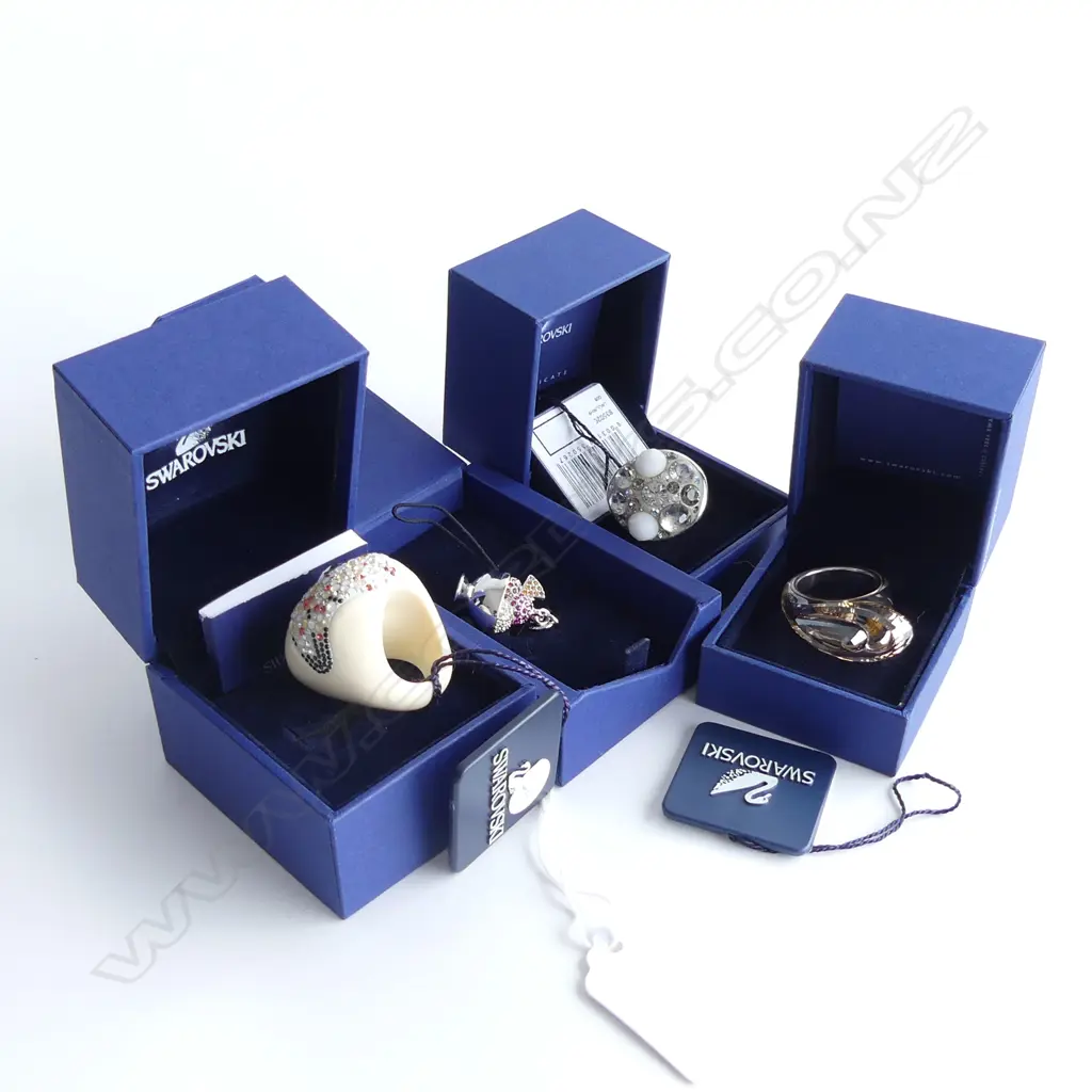 3 SWAROVSKI RINGS + 'SUNDAE' CHARM, ALL BOXED Image 1++