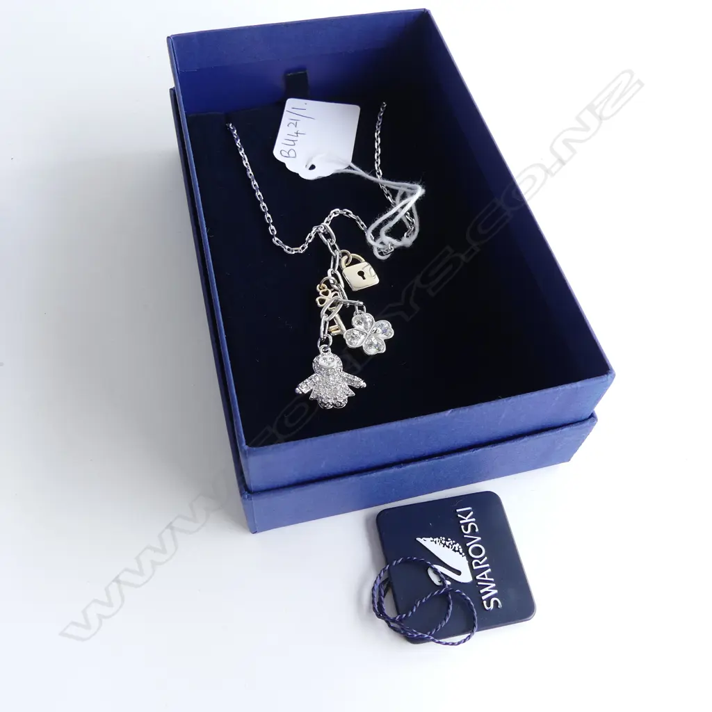 SWAROVSKI NECKLACE w. 4 CHARMS IN BOX Image 1++