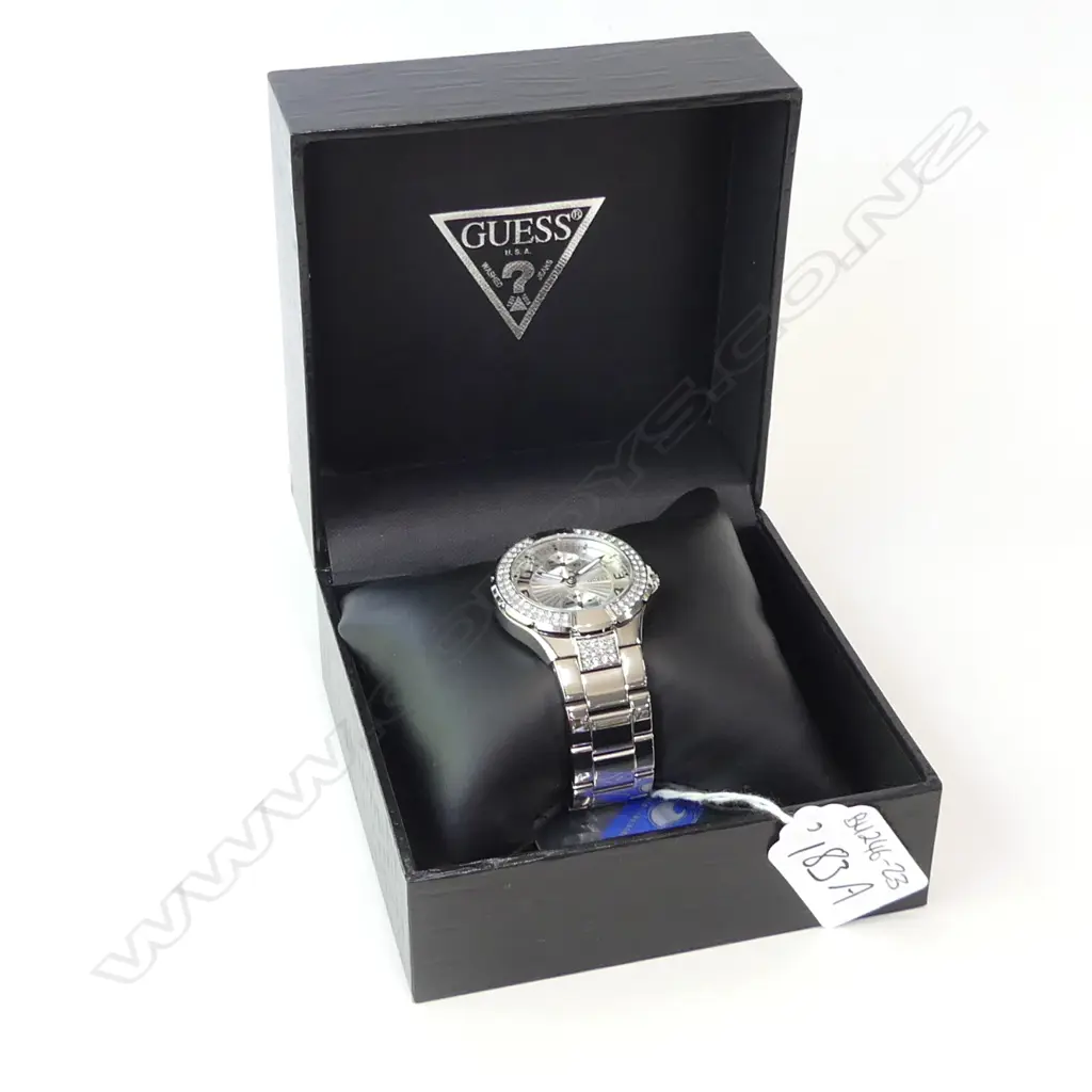 GUESS LADIES FASHION WATCH STAINLESS STEEL SET WITH CZ Image 1++