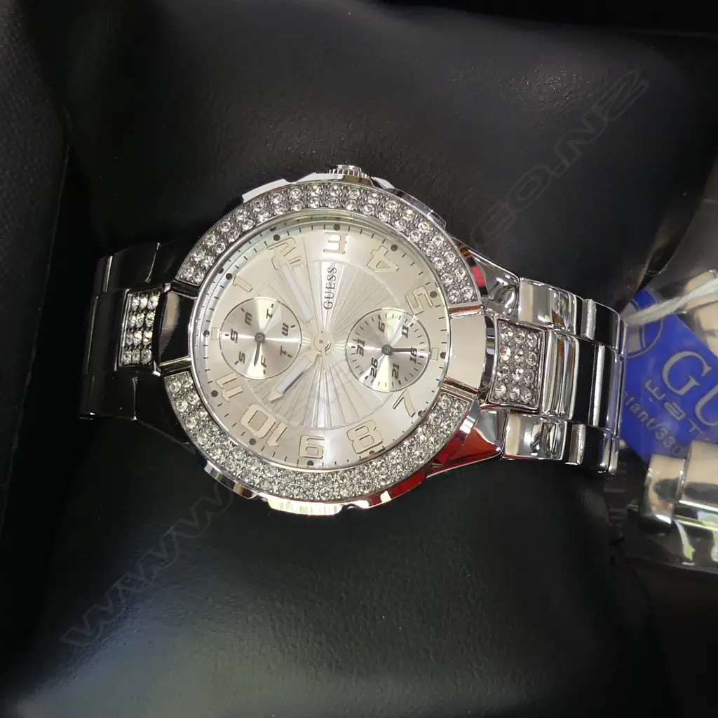 GUESS LADIES FASHION WATCH STAINLESS STEEL SET WITH CZ Image 1++