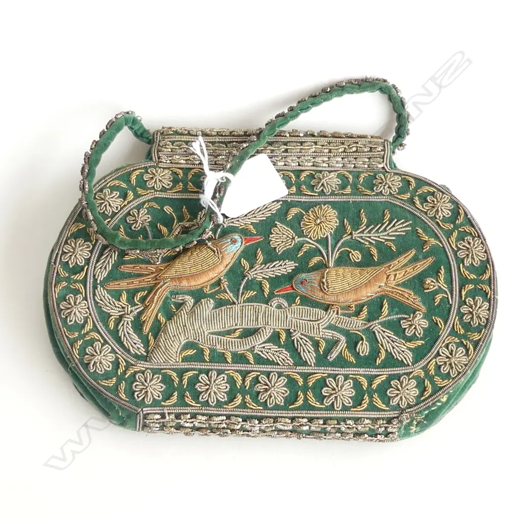 VINTAGE EMBRODERED/TUFT WORK VELVET PURSE w.200MM Image 1++
