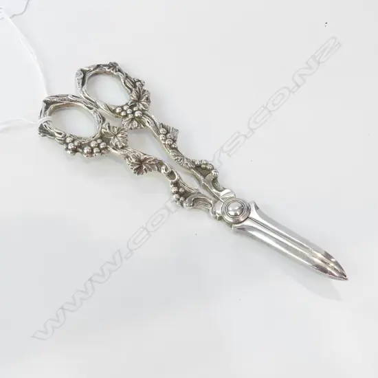 STERLING SILVER GRAPE SCISSORS – SHEFFIELD 1924, ATKIN BROTHERS, 124gm