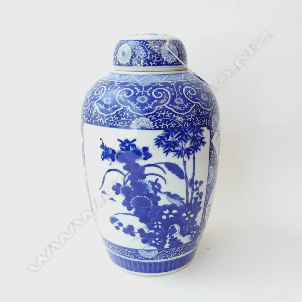 LG ORIENTAL BLUE & WHITE LIDDED POT H 375MM Image 1++
