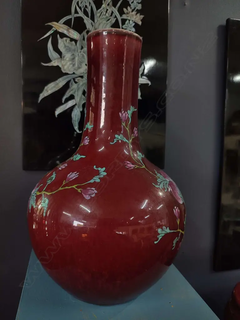 LG ORIENTAL RED VASE WITH FLORAL PATTERN H 385MM Image 1++