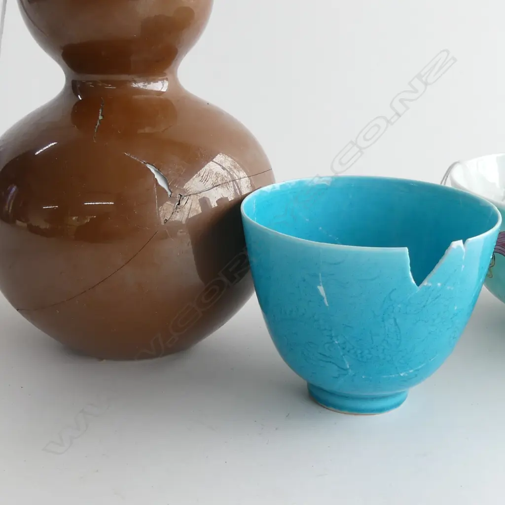 ORIENTAL VASE (H 195MM), BOWL (DIA110MM) & CUP ( A/F) (DIA 75MM) Image 1++