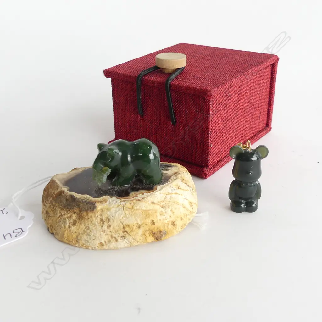 JADE BEAR ON STONE L 63MM + JADE BEAR PENDANT  Image 1++