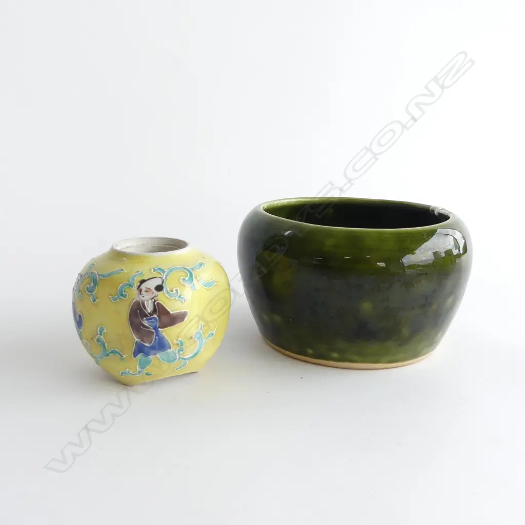 TWO ORIENTAL BOWLS; ONE GREEN POTTERY (DIA 120MM) & SMALL YELLOW DECORATED JAR (NO LID) (H 60MM) Image 1++