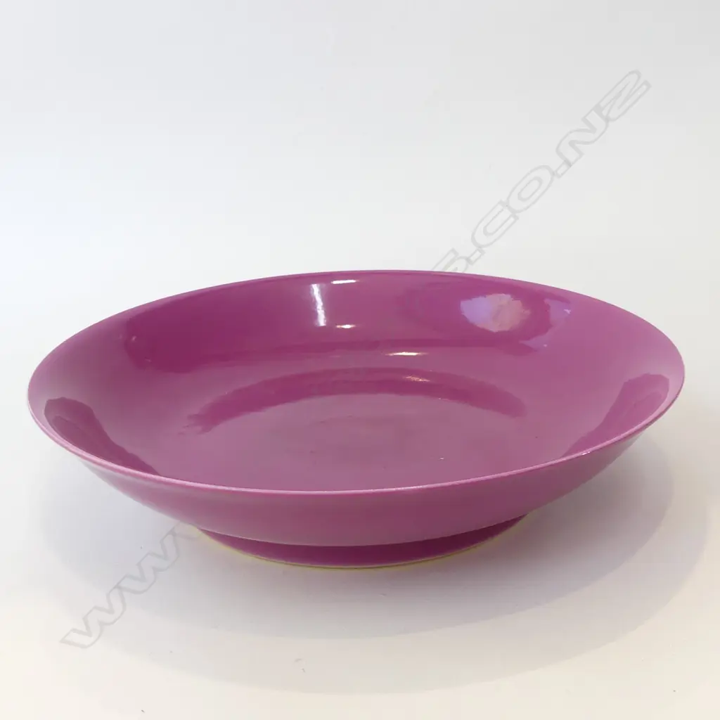 CHINESE 'LIPSTICK PINK' BOWL w. 6 CHARACTER MARK 210mm dia Image 1++