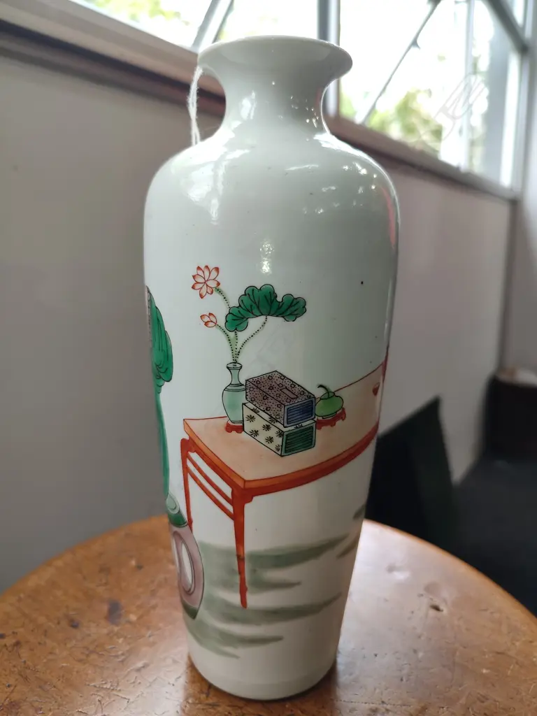 CHINESE VASE w. FIGURE IN GREEN ROBE H.240mm Image 1++