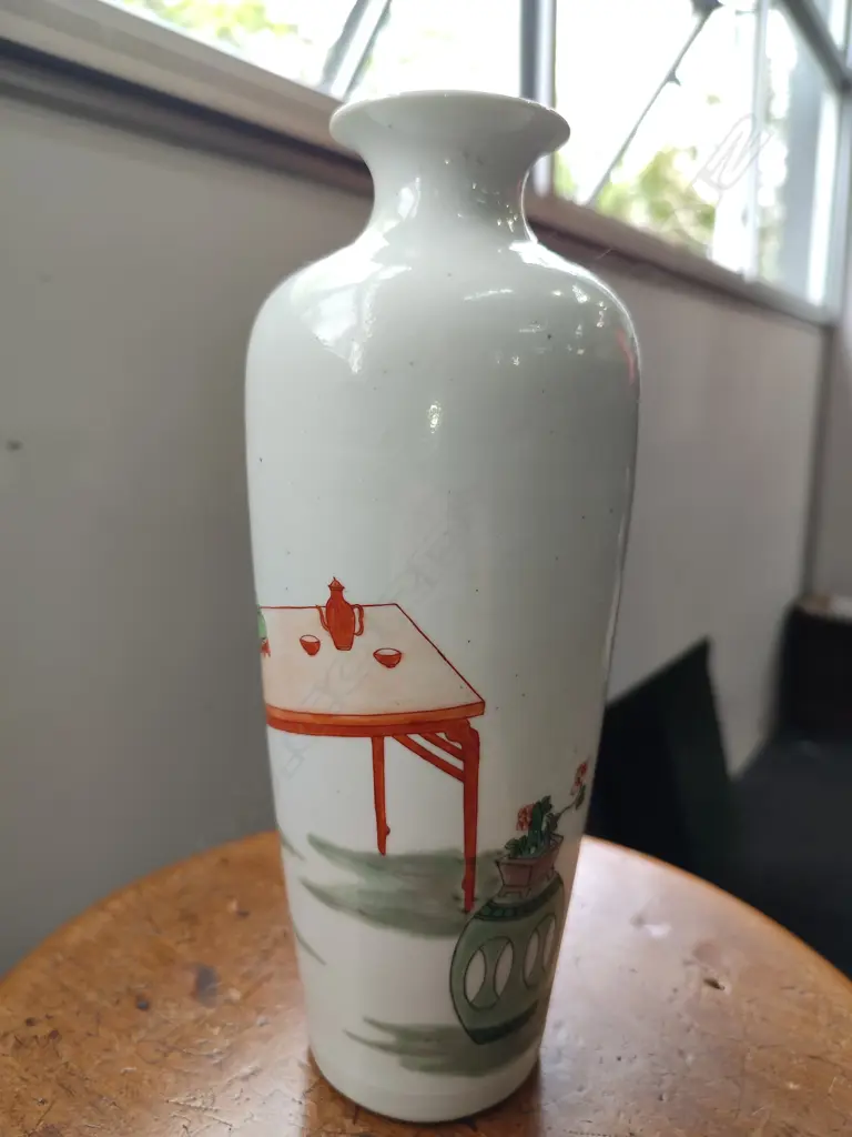 CHINESE VASE w. FIGURE IN GREEN ROBE H.240mm Image 1++