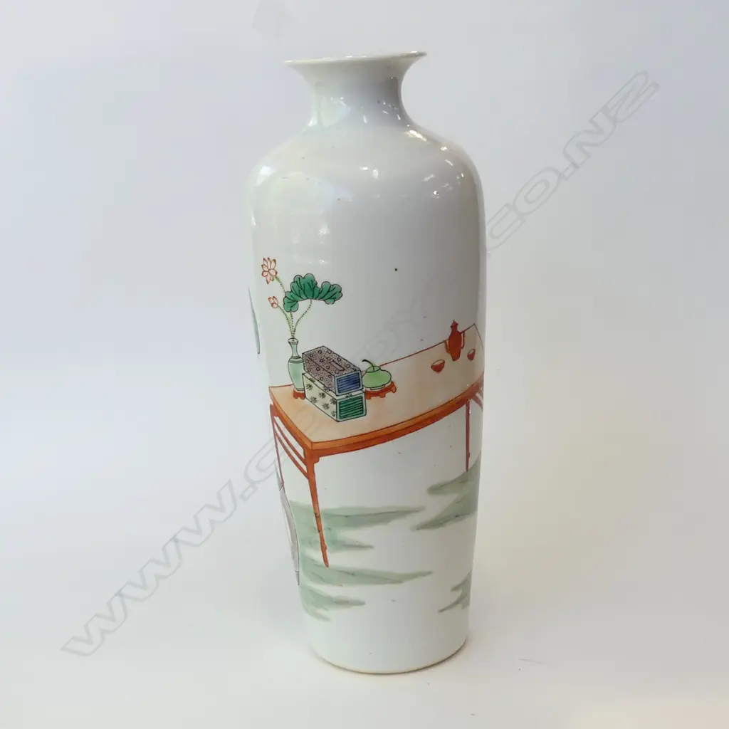 CHINESE VASE w. FIGURE IN GREEN ROBE H.240mm Image 1++