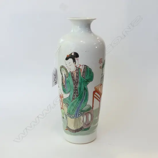 CHINESE VASE w. FIGURE IN GREEN ROBE H.240mm