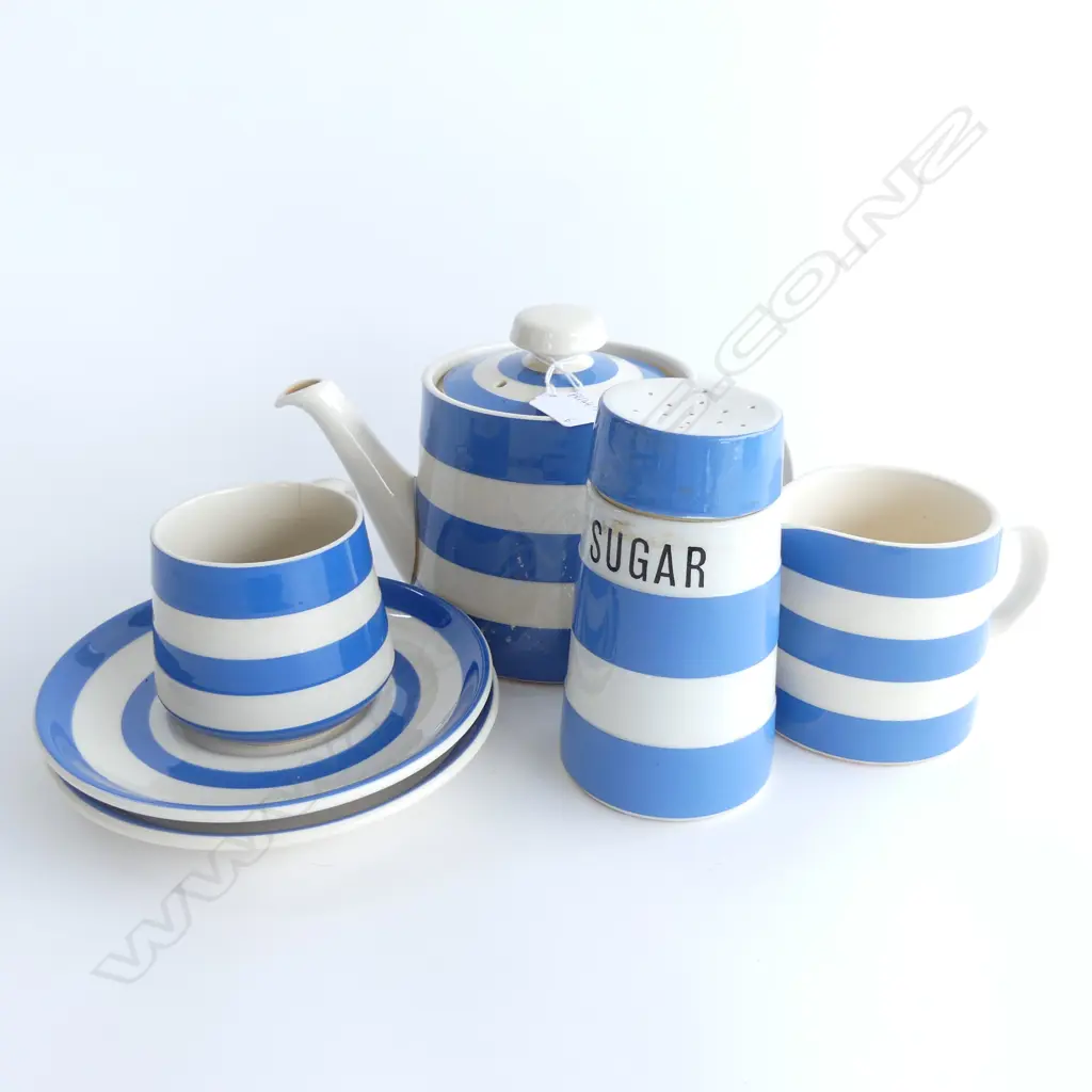 6 PCES T. G. GREEN CORNISHWARE; TEAPOT, SUGAR SIFTER, JUG, 2 SAUCERS & MUG Image 1++
