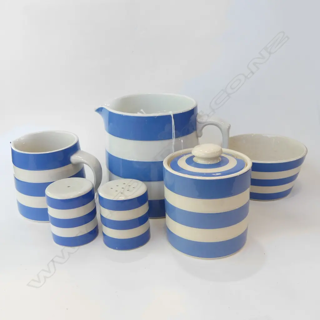 5 PCS TG B&W CORNISHWARE; 2 JUGS (LARGEST H 120MM), SUGAR BOWL, LIDDED JAM POT & S&P SHAKERS -SOME CRAZING Image 1++