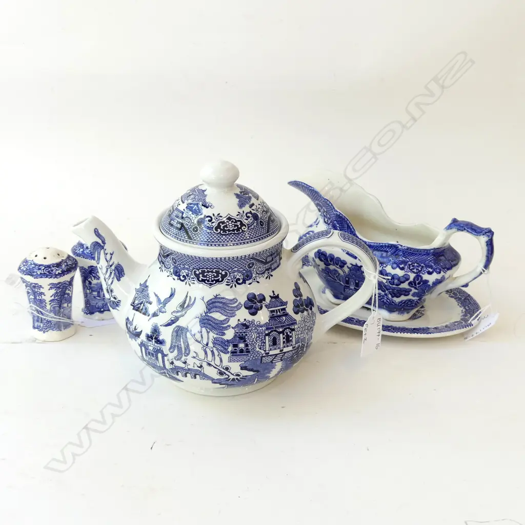 ASST BLUE WILLOW CHINA; LG CHURCHILL TEAPOT, MASONS S&P + GRAVY BOAT & PLATE Image 1++