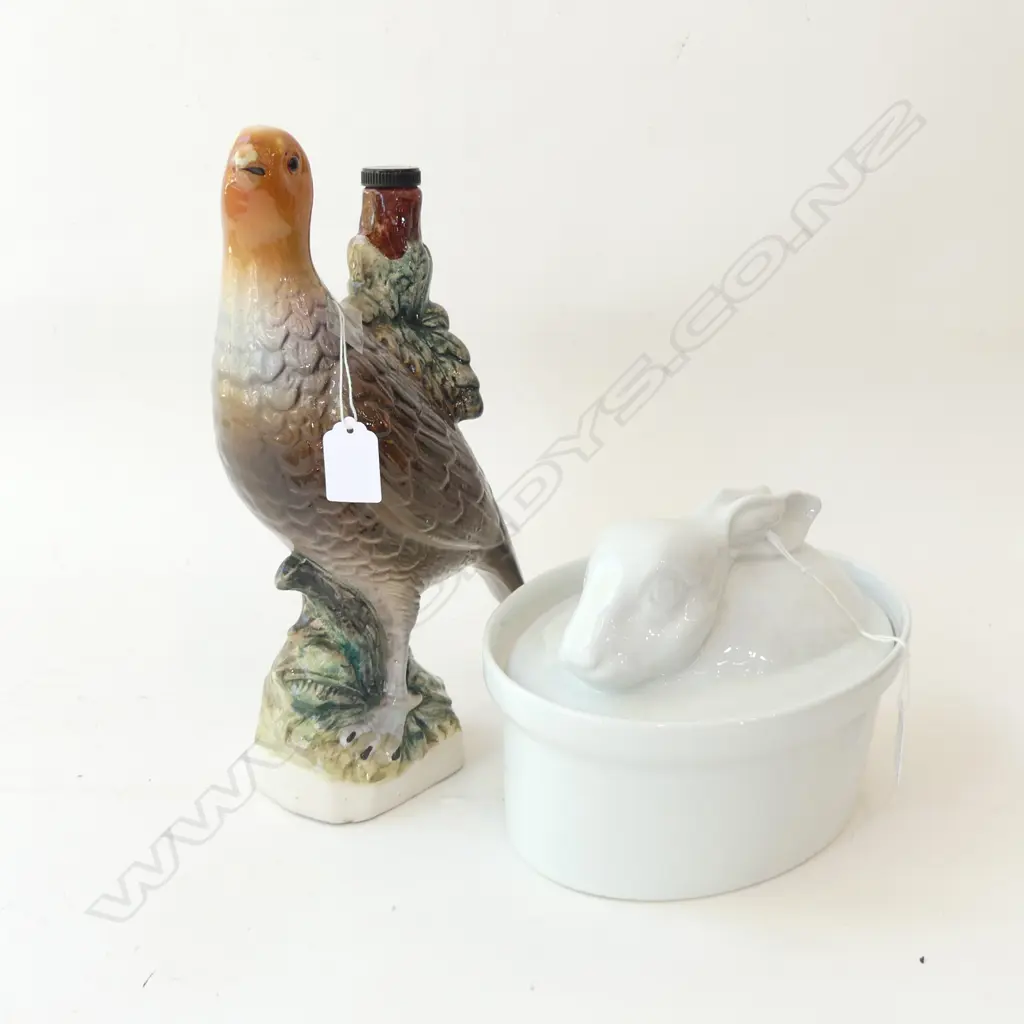 FRENCH WHITE APILCO RABBIT LIDDED DISH (L 225MM) + ITALIAN KLIM BIRD DECANTER (H 340MM) Image 1++