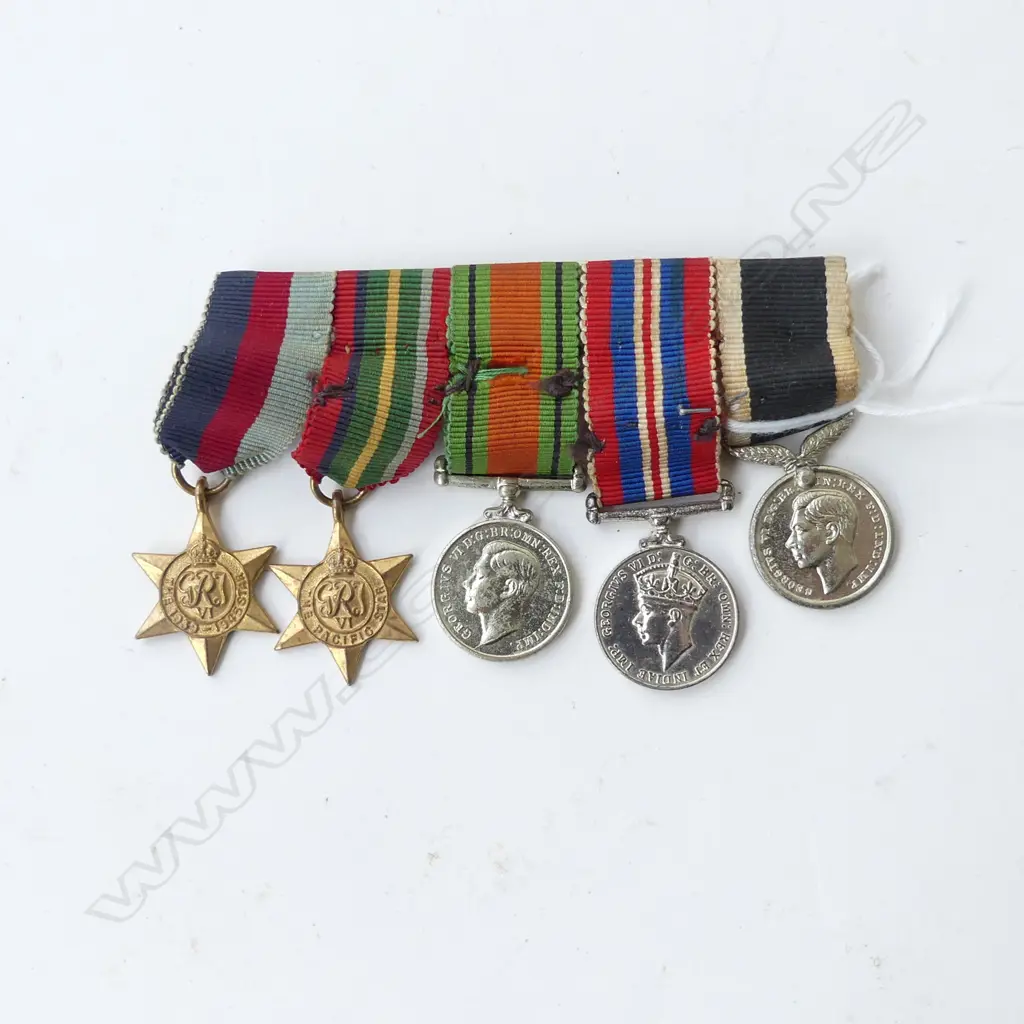WWII 5 MINIATURES MEDAL GROUP: 39-45 & PACIFIC STARS; DEFENSE, WAR & NZ WAR SERVICE MINIATURES Image 1++