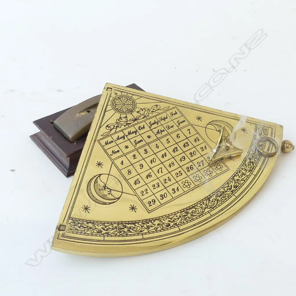 FRANKLIN MINT BRASS GUNNERS LEVEL ON WOODEN STAND (A/F) H 120MM Image 1++
