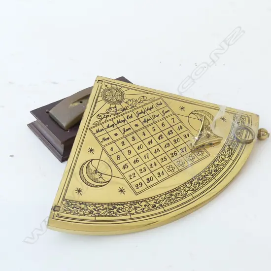 FRANKLIN MINT BRASS GUNNERS LEVEL ON WOODEN STAND (A/F) H 120MM