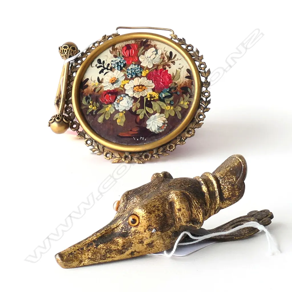 BRASS DOGS HEAD LETTER CLIP (L. 115mm) plus SM BRASS FRAMED OIL STILL LIFE (DIA. 95mm) Image 1++