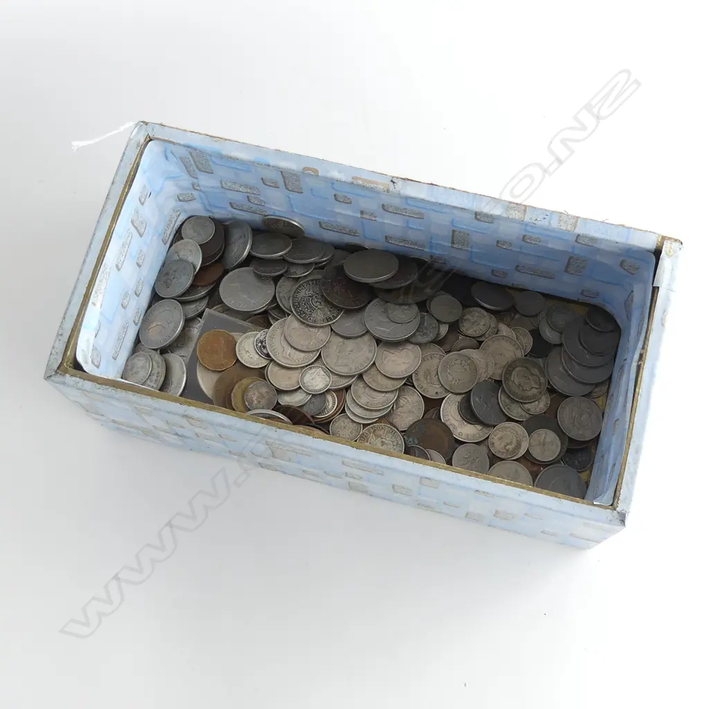 COLLECTION ASST. VINTAGE WORLD COINS Image 1++