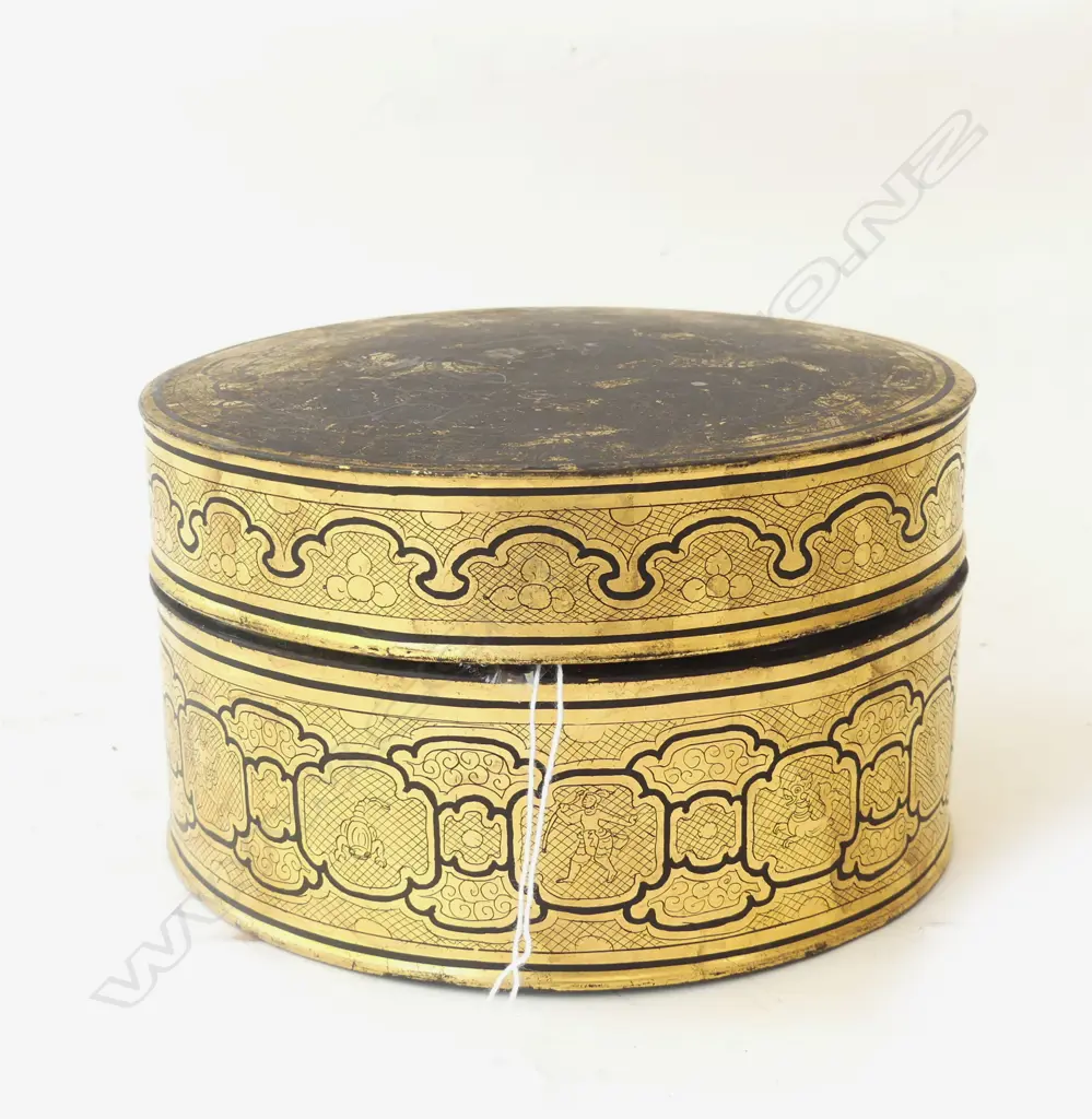 GILDED LACQUER BOX w. VINTAGE RING BOXES, LIPSTICKS ETC.. Image 1++