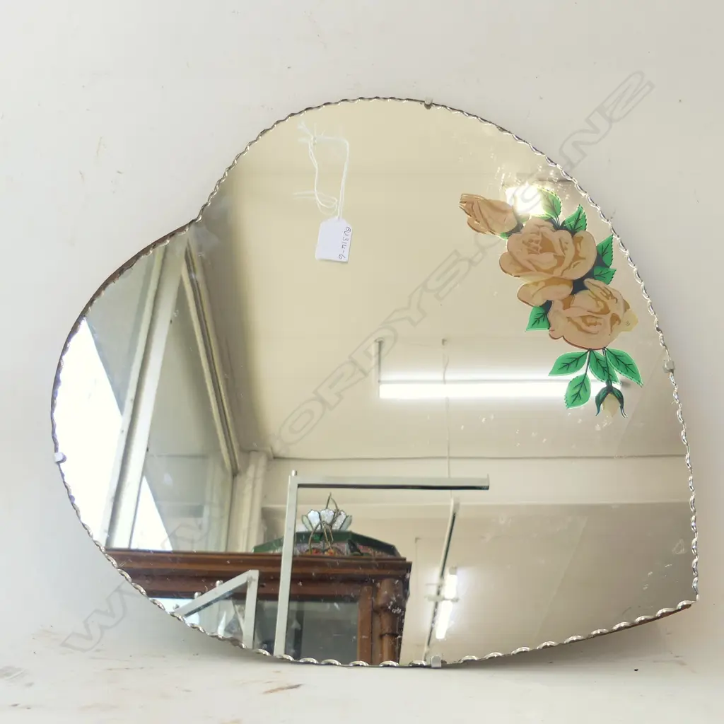 HEART SHAPED BEVELLED WALL MIRROR WITH ROSE TRANSFER TO SIDE 460 X 435MM Image 1++