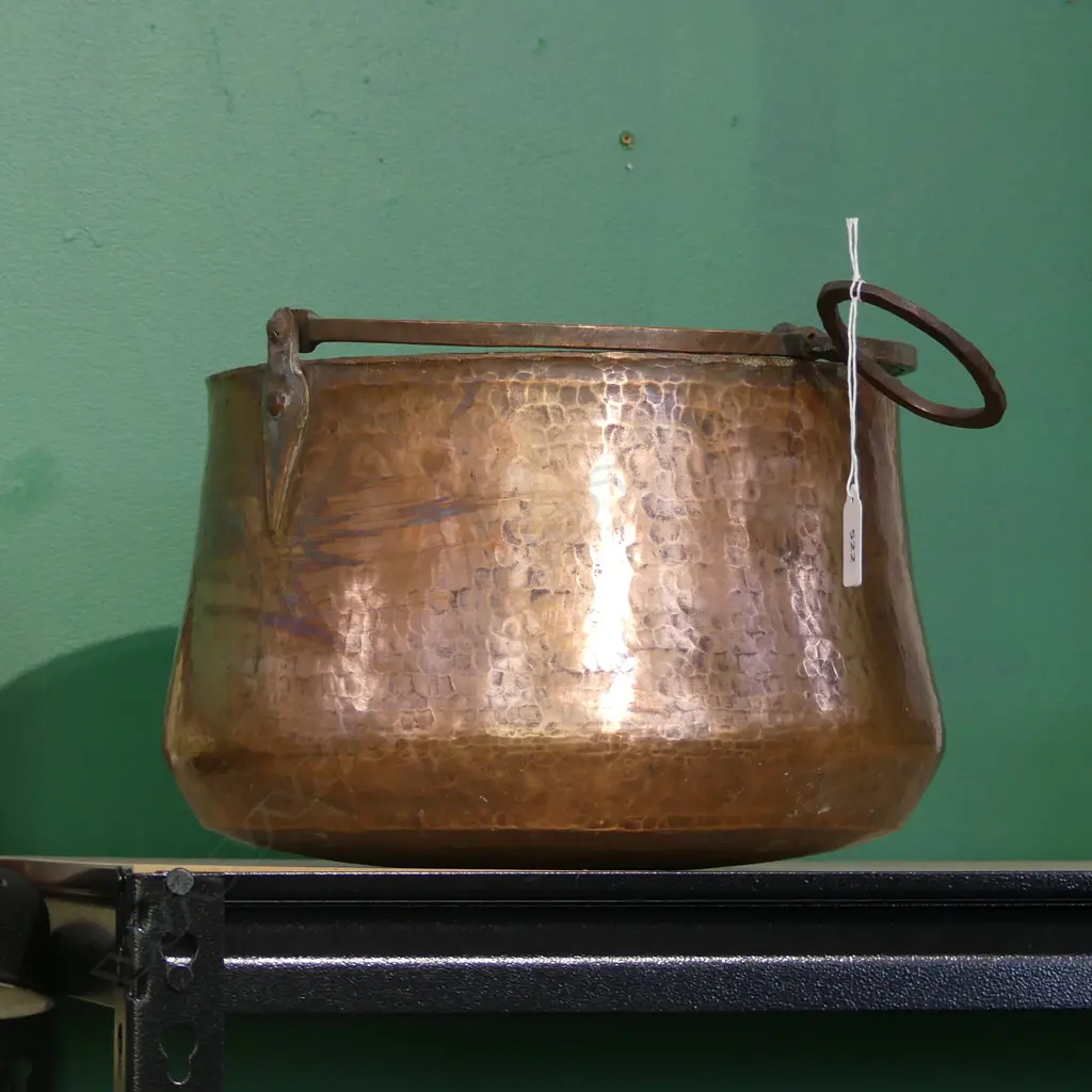 VINTAGE MIDDLE EASTERN BEATEN COPPER POT 280mm dia Image 1++