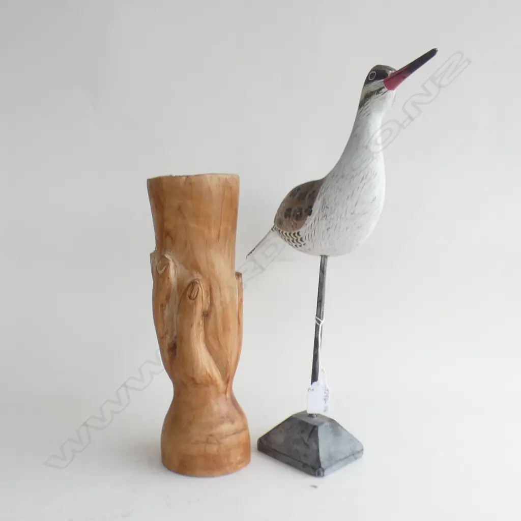PITCAIRN ISLAND CARVED 'HAND' VASE & HAND PAINTED WOODEN BIRD ON STAND H 390MM Image 1++