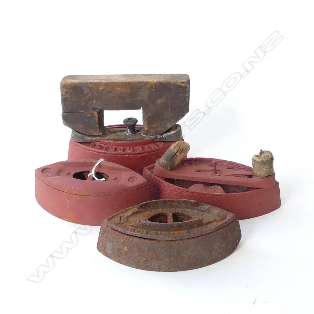 FOUR VINTAGE CLOTHES IRONS Image 1++