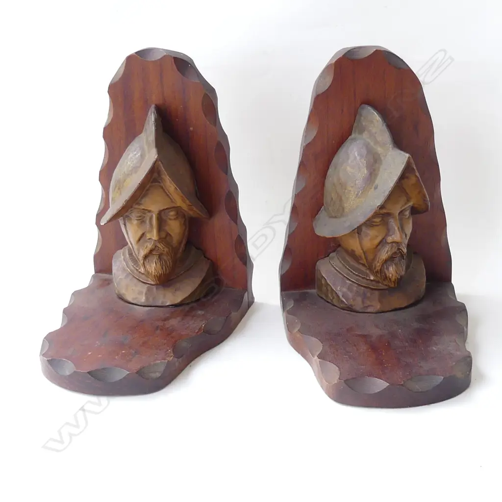 PR CARVED WOODEN BOOKENDS w. SOLDIER H.220mm Image 1++