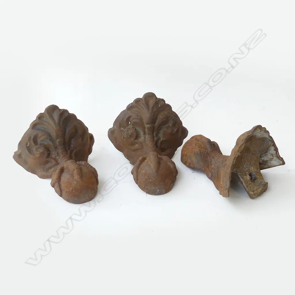 3 CAST IRON BALL AND CLAW BATH FEET -SURFACE RUST H 175MM Image 1++