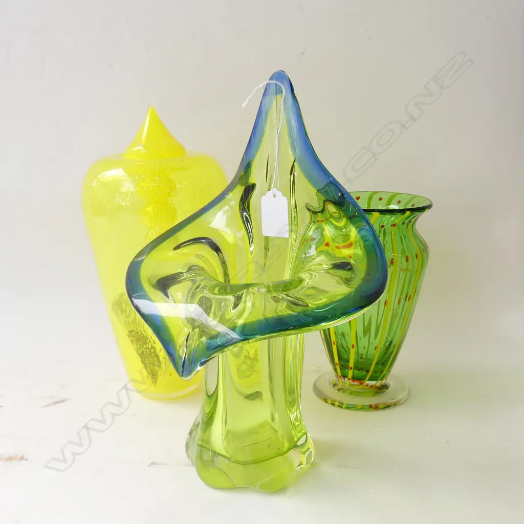 3 ART GLASS VASES; JACK IN THE PULPIT H.305mm + GREEN & YELLOW VASES Image 1++