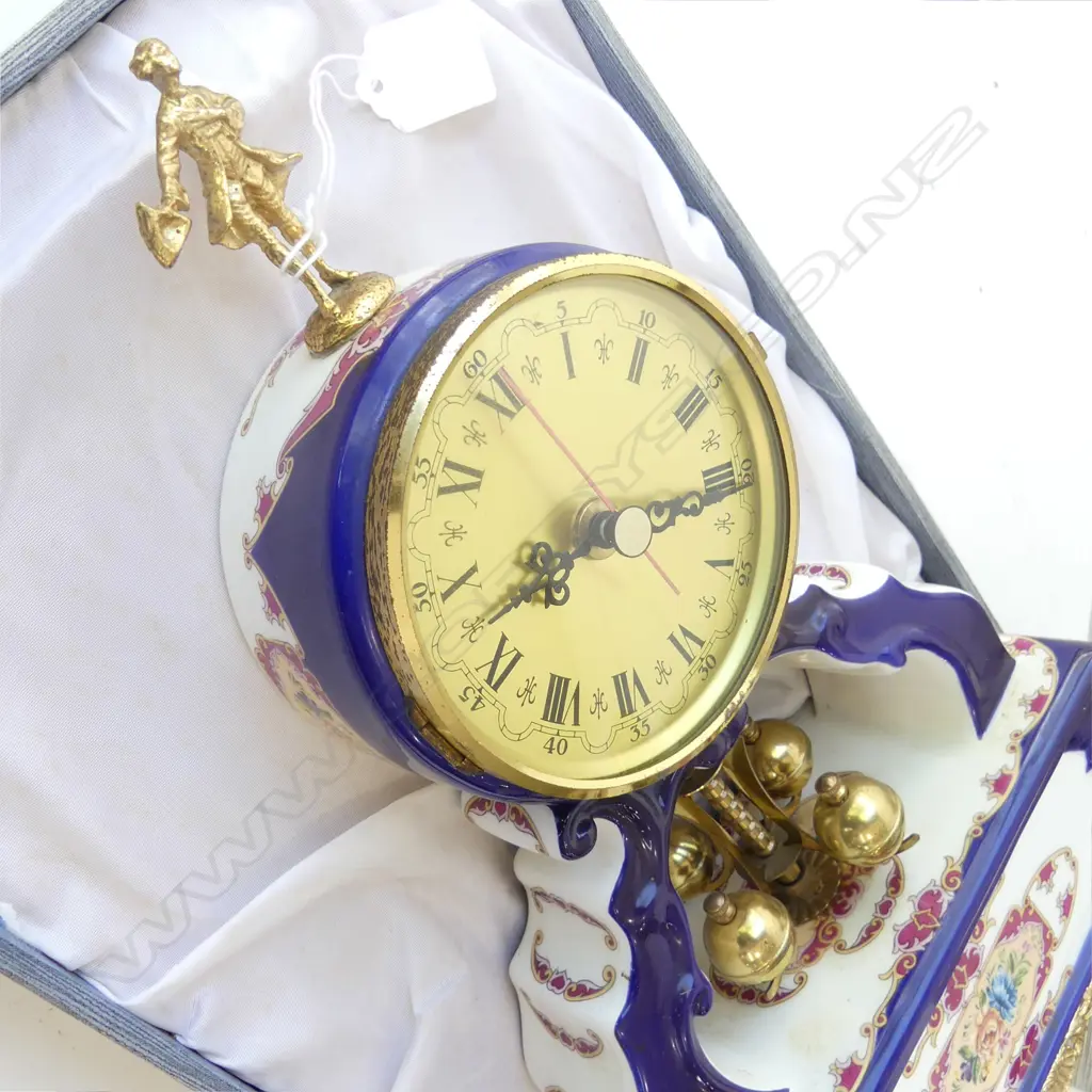 AN ITAILIAN BOXED PORCELAIN AND BRASS MANTLE CLOCK H 400 MM Image 1++