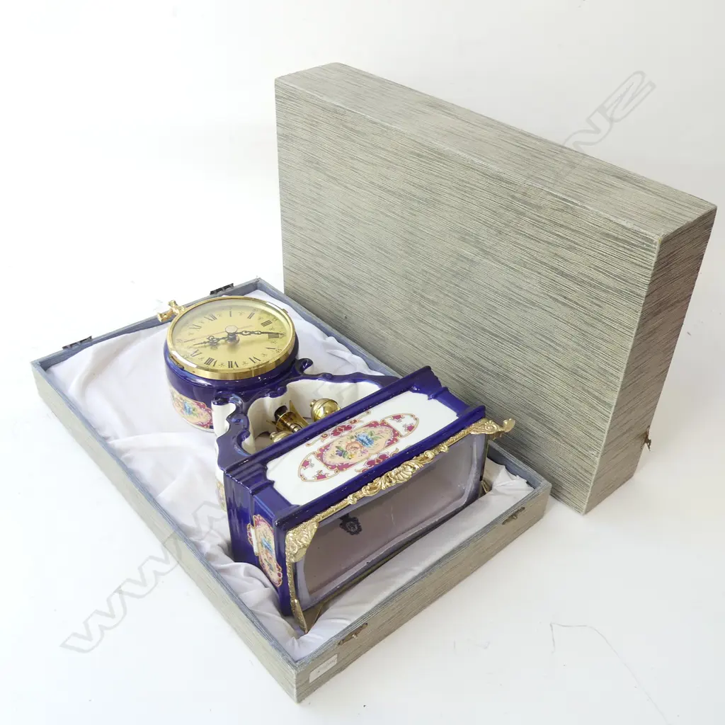 AN ITAILIAN BOXED PORCELAIN AND BRASS MANTLE CLOCK H 400 MM Image 1++