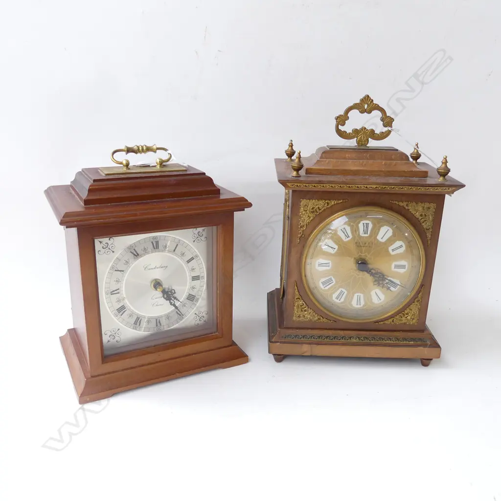 2 WOODEN QUARTZ CLOCKS  Image 1++
