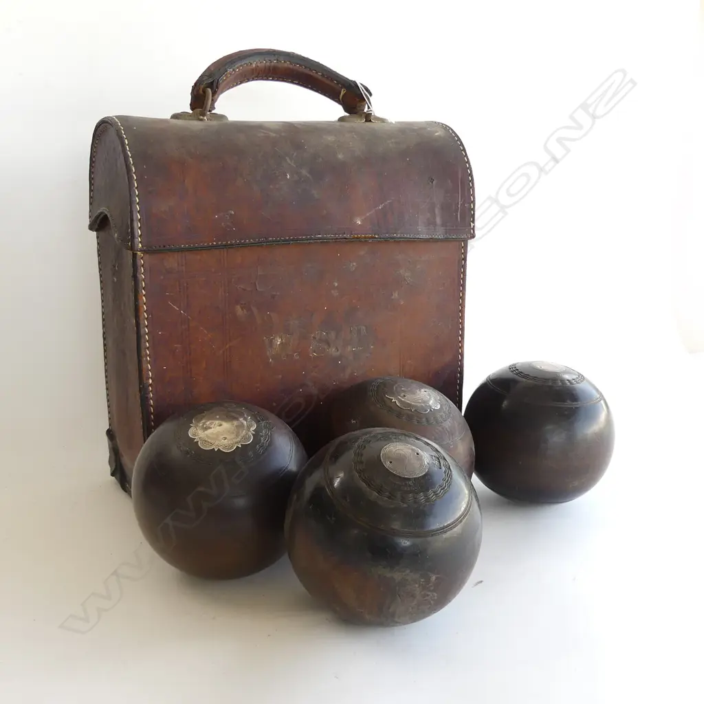 LEATHER CASED SET OF 4 LIGNUM VITAE BOWLS WITH SILVER PLAQUES Image 1++