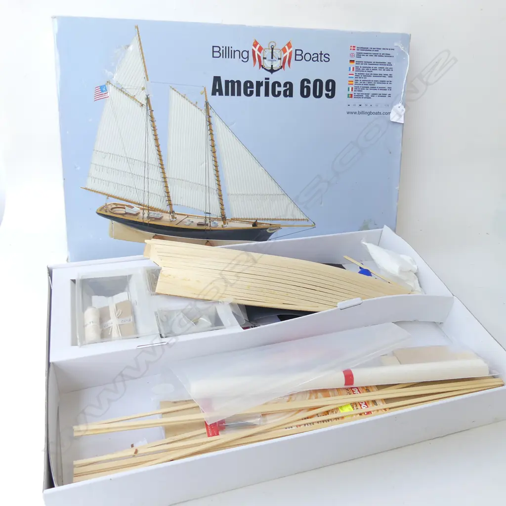 BILLING MODEL BOAT; 'AMERICA 609' Image 1++