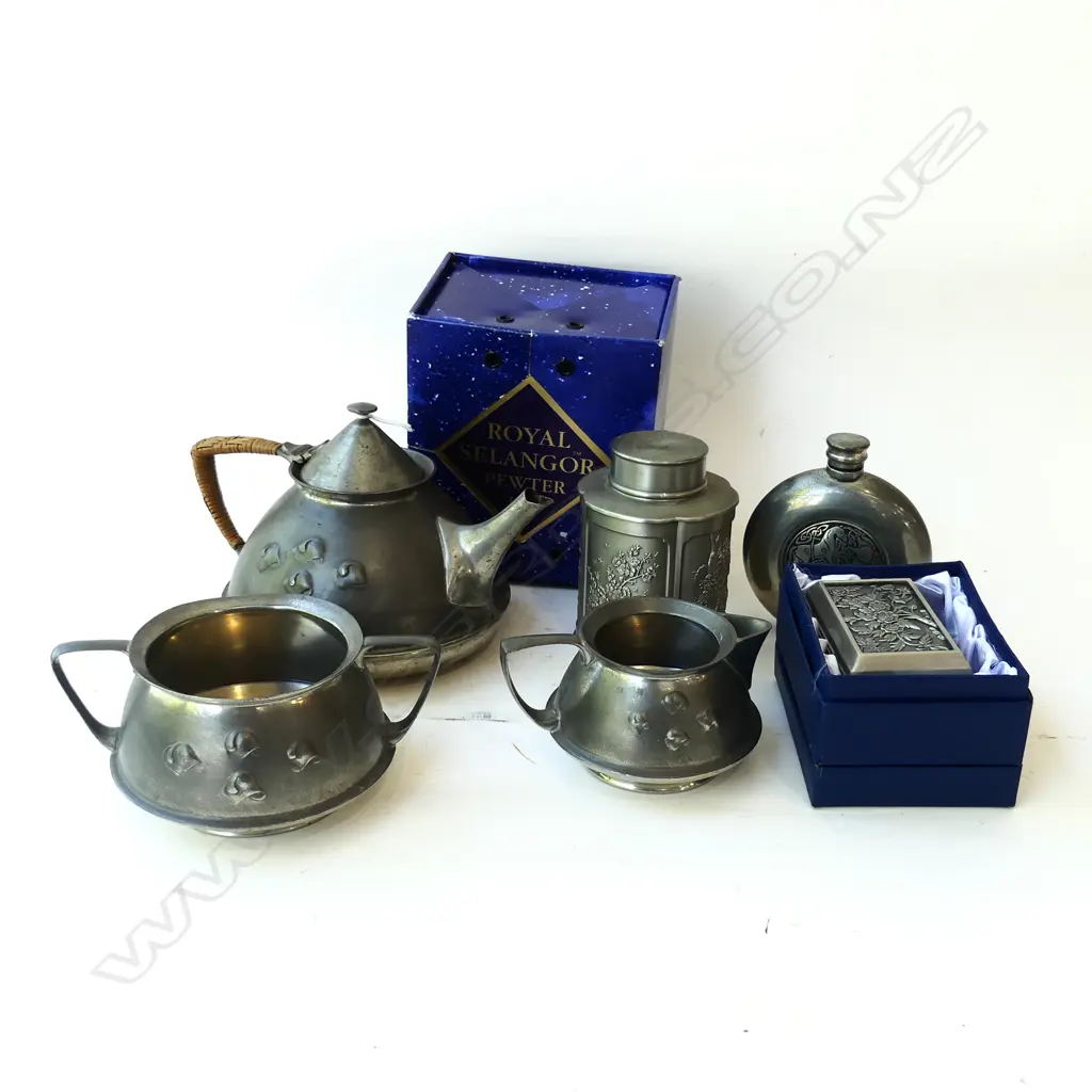 ASSORTED PEWTER INCLUDING ROYAL SELANGOR Image 1++