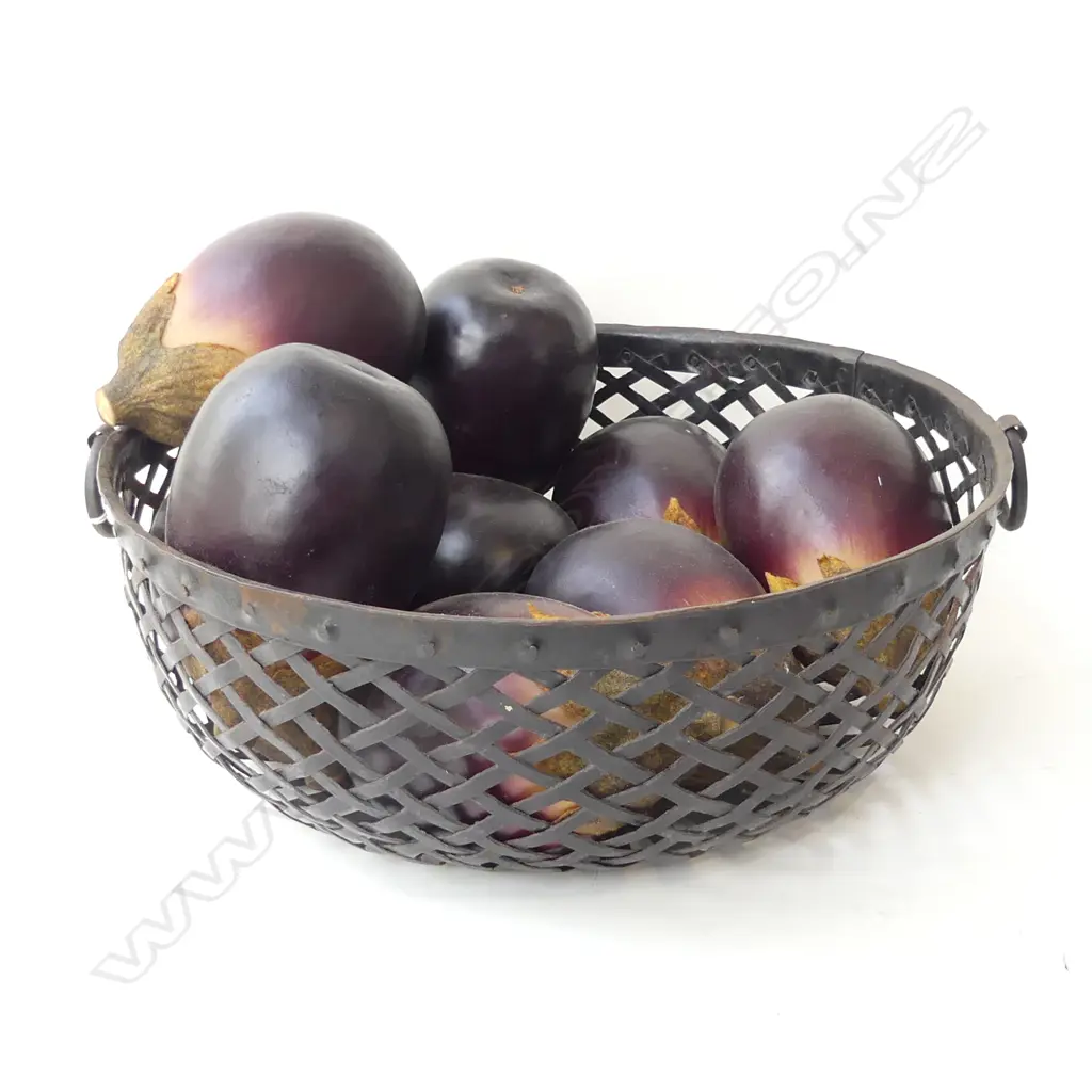METAL BASKET OF 9 AUBERGINES   (DIA 365MM) Image 1++
