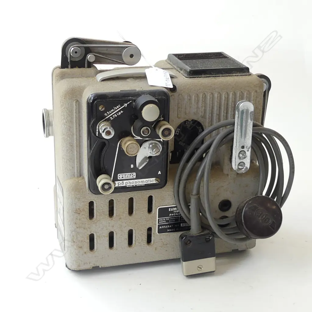 EUMIG P8 PROJECTOR  Image 1++