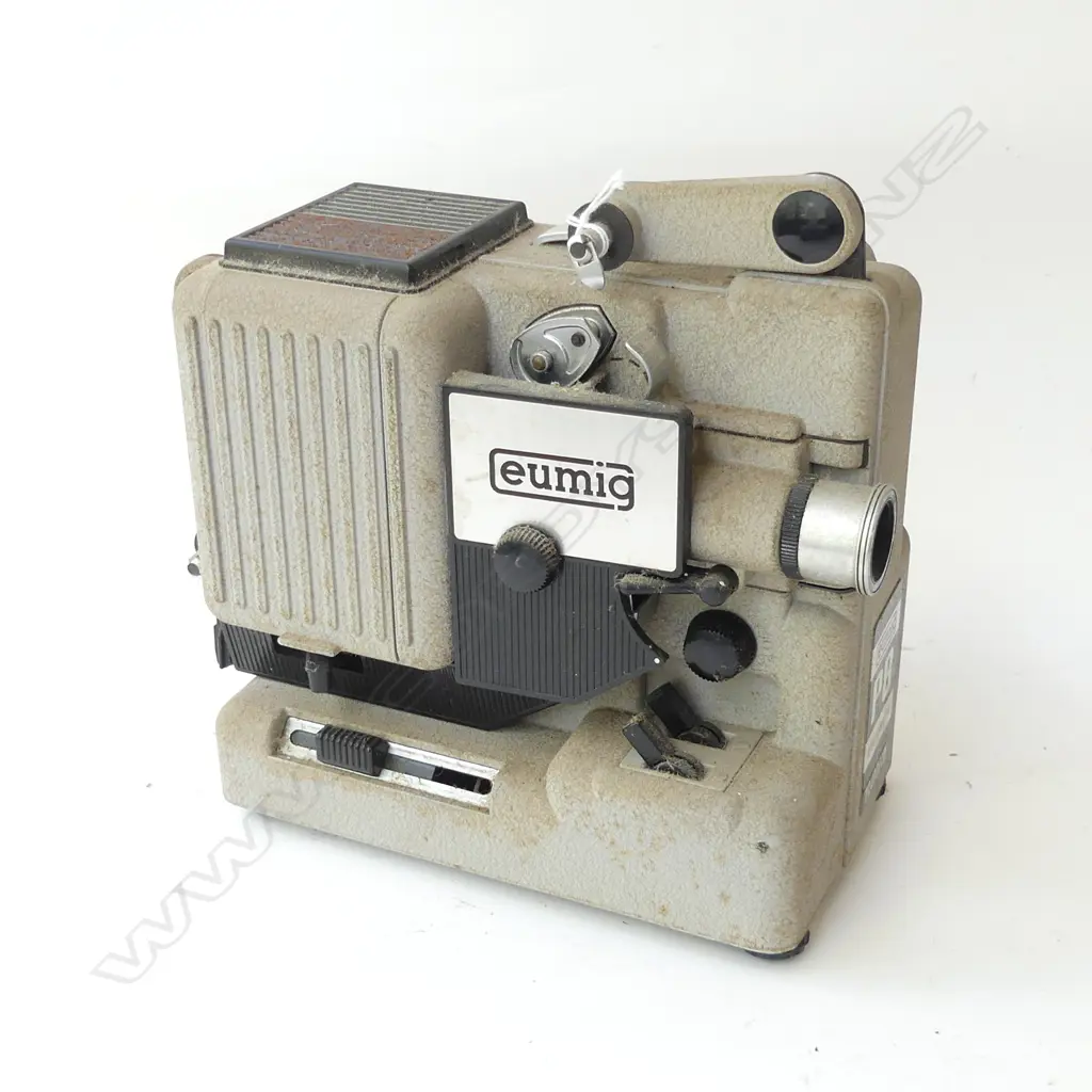 EUMIG P8 PROJECTOR  Image 1++