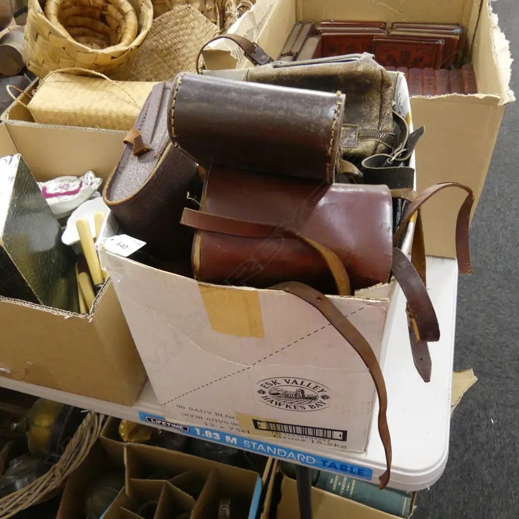 BOX LOT VINTAGE CAMERA CASES Image 1++