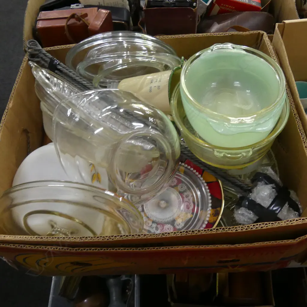BOX LOT ASST. KITCHENALIA Image 1++